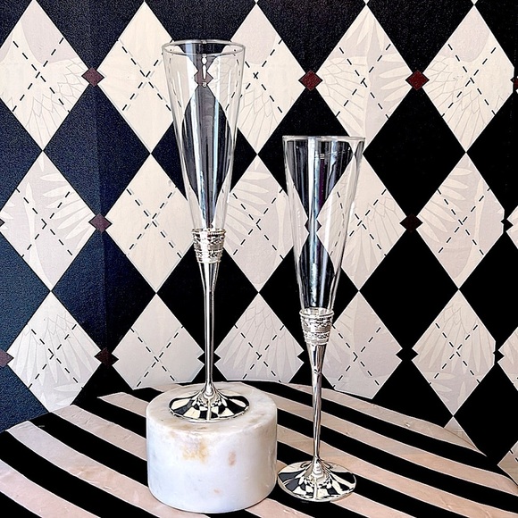 Vera Wang “With Love” Champagne Flutes – Pair | Silver Stem - Picture 3 of 12